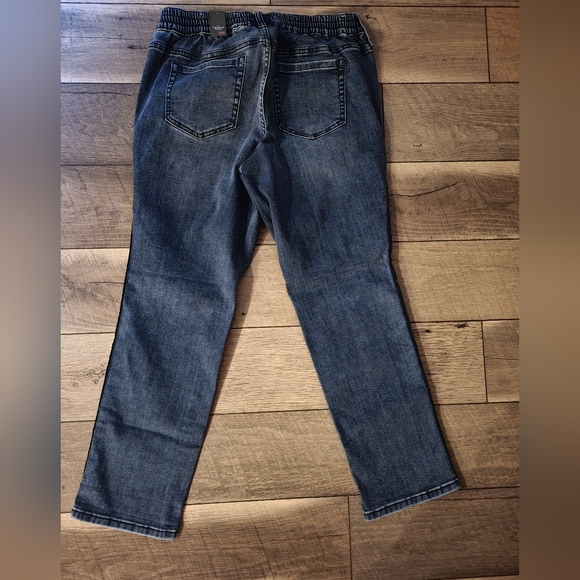 Torrid boyfriend jeans - Picture 2 of 7